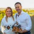 "Ova godina biće dobra", Siniša Mali i Milica Đurđević pravili gulaš, pekli rakiju i roštilj na njenom imanju u Kaluđerici, pa…