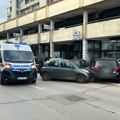 Leskovčanin doživeo epi napad tokom vožnje, udario u parkirani automobil kod Južnog bloka