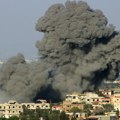 U izraelskim napadima na Rafu poginulo više od 10 osoba, među njima devetoro dece