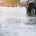 Ozbiljan potop, automobili zaglavljeni u vodi, upaljen meteoalarm na Krku: Upozorenje važi za celu Hrvatsku