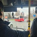 Sudar autobusa i putničkog vozila na Novom Beogradu: Policija stiže na lice mesta, stvaraju se gužve (foto)