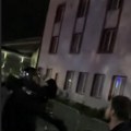 (VIDEO) Ovako je policija tukla studente ispred RTS