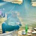 "Evo me u mojoj kolibi, sadim beli luk": Folk pevač je ovako živeo godinu dana: "Za svaki slučaj, da se nađe"