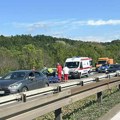 Teška nesreća kod Bubanj potoka: Povređeno pet osoba, među njima i trudnica