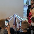 Prilika da se zaviri u život i delo najvećeg naučnika! Izložba Muzeja Nikole Tesle očarala publiku u Pljevljima (foto)