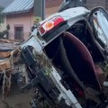 (Video) Ima mrtvih, u toku evakuacija, bujice nose kola, strašni vetrovi ruše redom! Rumunija na udaru nezapamćenog nevremena!…
