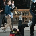 Francuska policija ugušila pokušaje blokada: „demokratske metode“ uz suzavac i palice (video)