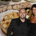 Pogledajte slavsku trpezu đanijevog mlađeg sina: Trajković proslavlja Aranđelovdan, a na stolu nema šta nema (foto)