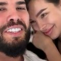 Adam i Anđela Adaktar čekaju petog naslednika? "Bog obrva" bacio sve u dilemu objavom, ona se drži za stomak