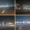 Novi snimak haosa, stotine vozila zaglavljeno satima na auto-putu: "Ljudi su nervozni, sviraju, ali džaba..."