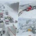 Sudar 100 vozila na auto-putu, snežni kolaps neviđenih razmera: Desetine povređenih, sneg zatrpava zarobljene ljude u olujnoj…