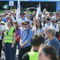 Počeo protest ispred Palate Albanija zbog ugroženih ptića koji su zarobljeni ispod bilborda SNS-a