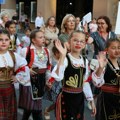 Mladi čuvari tradicije stigli u Kruševac: Otvoren kamp za decu dijaspore posvećen jeziku, običajima i istoriji