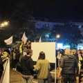 Održana dva skupa podrške u Kraljevu: Pristalice "Studentske liste" na jednom, a "Ujedinje Srbije" na drugom trgu
