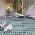 Izgorela automehaničarska radnja i 9 vozila: Velika materijalna šteta u požaru u Prijedoru (foto)
