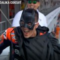 Maverik se prerušio u Betmena i zasmejao komentatore (VIDEO)