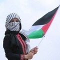 Svatovi iz Novog Pazara krenuli sa zastavom Palestine na Kosovo: Kažu da je greška, policija spalila obeležje