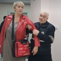 Obezbeđenje Opštine Inđija izbacilo novinarku Vericu Marinčić iz zgrade (VIDEO)
