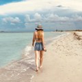Pet razloga zašto je hodanje po pesku zdravo