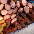 Lopov ojadio mladu porodicu iz Hrvatske: Pokrao im sve kobasice, slaninu i vino
