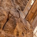 Misterija Nestao francuski "Eskalibur": Neko ga je posle 1.300 godina izvukao iz kamena, javnost ogorčena