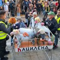 „Neka ovo iskopiraju“: Studenti napravili veliki „ćacipol“ – svi znamo i kako se igra i koji je cilj