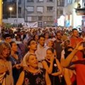 Demonstranti iz nekoliko beogradskih zborova se okupili kod Vukovog spomenika (foto)