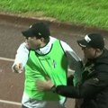 Lalatović isključen na debiju u Prvoj ligi Crne Gore: Navijači ga vređali, svađao se sa obezbeđenjem