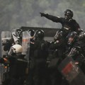 Niški studenti poručili „ovo nije naš protest“, kontejneri gore u Beogradu