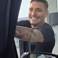 Darko Lazić nakon nesreće opet seo u auto, pa sve snimio: Kadar iz kola izazvao reakcije, evo ko je sa njim
