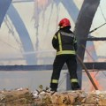 Novosadski vatrogasci nakon gašenja požara u Deliblatskoj peščari pomogli povređenima u udesu