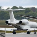 Aerodrom u Amsterdamu: radnici obezbeđenja gase trake, prete ogromne gužve
