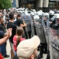 Nasilje na skupu u Užicu kao uvertira za kampanju? Zašto je došlo do scena kamenovanja policije i novinara