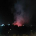Požar kod stadiona u Novom Sadu Vatrogasci na terenu: Objekti nisu ugroženi