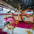(Video) U Dubaiju se i bicikl pozlati Novo prevozno sredstvo pršti od luksuza, a cena je prava sitnica