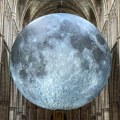 (FOTO) Džinovski Mesec u londonskoj katedrali, napravljen prema snimcima NASA