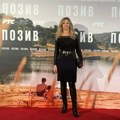 Naša glumica napustila Srbiju pre 3 decenije, a sada se u Beogradu pojavila na crvenom tepihu: Zablistala sva u crnom, a evo…