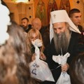 Patrijarh Porfirije podelio božićne paketiće deci bez roditeljskog staranja
