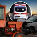 Haos kod Bogatića, dvoje povređeno! Sudarili se traktor i auto