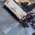 Fotografija Iz Čačka koja uliva jezu: Motociklista podleteo pod točkove autobusa, očevidac opisao strašnu scenu - za dlaku…