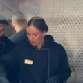 Nataša Rodić na Kalemegdanu prodaje burgere: Veliki red na njenom štandu, kupci čekaju da ih lepotica usluži
