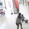 Automobil uleteo u restoran pa u punoj brzini krenuo ka maloj devojčici: Ono što se desilo u sledećem trenutku mnogima je…