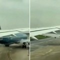 Krilo Boinga iseklo Erbas kao papir! Četiri pilota pod istragom nakon dramatičnog incidenta (Video)