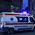 Batajnica: muškarac teško povređen kada je na njega pao auto sa dizalice