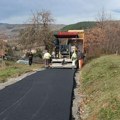Novi metri asfalta u MZ Bogdanica – zaseoku Čolovići i trotoar u ulici Kej kosovskih božura