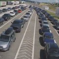 AMSS: Raspust i gužve, automobili na granici u Preševu čekaju oko 50 minuta