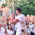 Adi Šoše priznao da ima tremu, pa zablistao na sceni! Publika pala u trans već tokom prvih taktova, a evo šta je pevač sve…