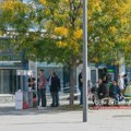 Tri štanda, petnaestak aktivista i jedna građanka: Pola sata sa SNS-om na Trgu slobode Pola sata sa SNS-om na Trgu slobode