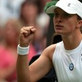 Најбоља тенисерка света Ига Швјонтек преокретом до четвртфинала Вимблдона
