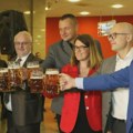 U Novom Sadu izviždani predstavnici grada i pokrajine: Gorki prvi gutljaji piva na domaćem Oktoberfestu (VIDEO)